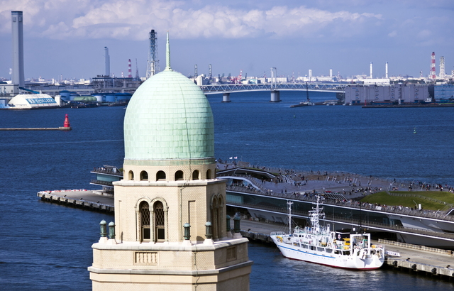 横浜税関クイーンの塔と横浜港
